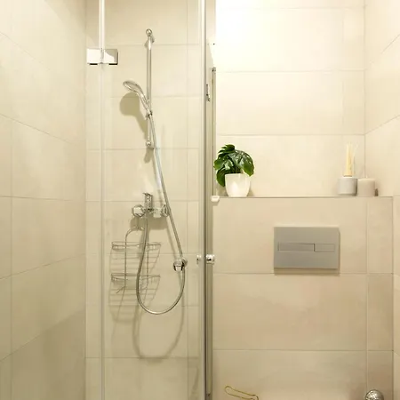 Elena Elua Apartment Split